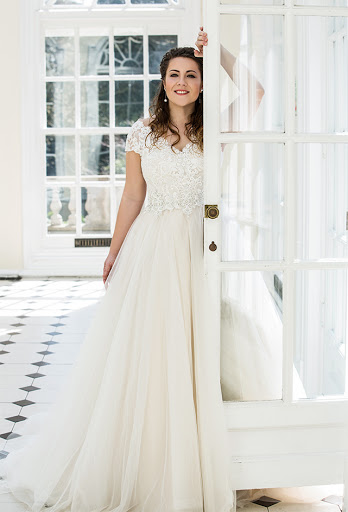 white rose graceful wedding dress